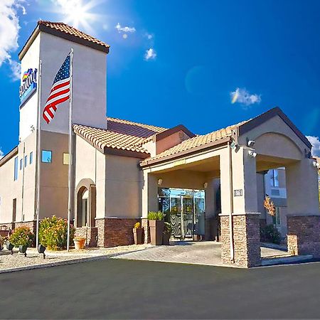 فندق بايمونت باي ويندام بارستو هيستوريك روت 66 بارستاو، سان بيرناردينو، كاليفورنيا المظهر الخارجي الصورة